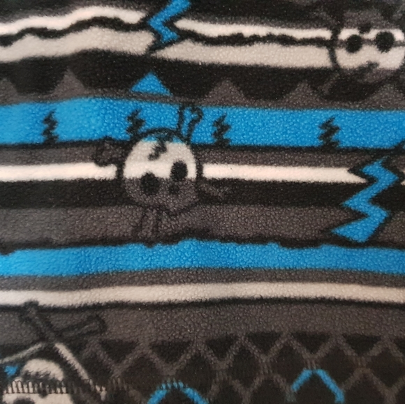 Skull Toddler Pullover - Picture 3 of 4